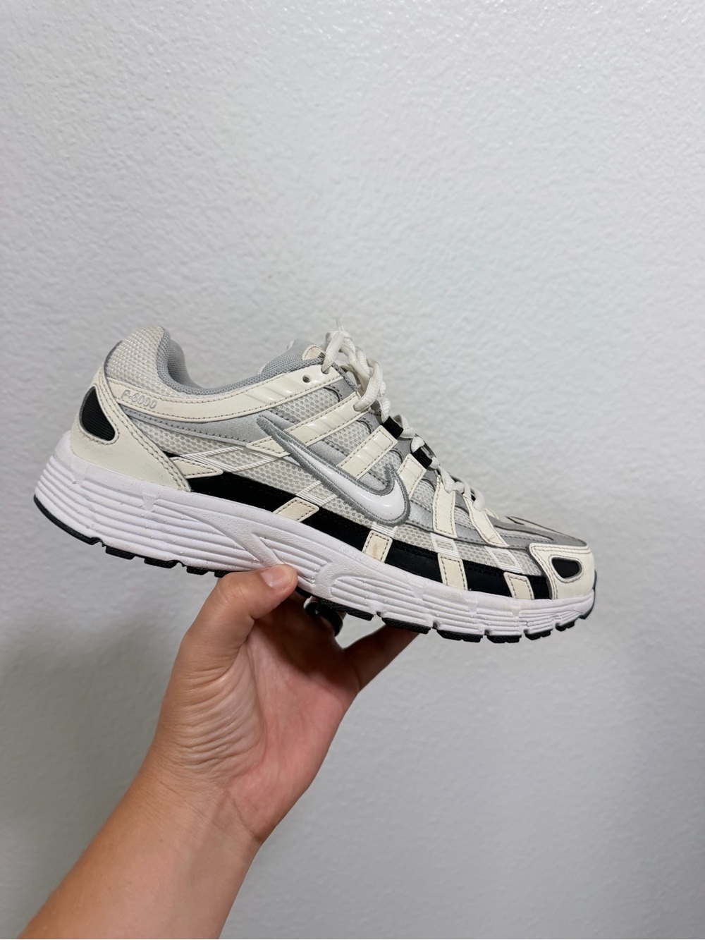 Nike p6000 white and black